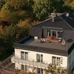 Ein Drohnen Video eines Hotels am Werdersee in Bremen